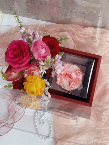 Sugarbubs x The Flower Room cake box